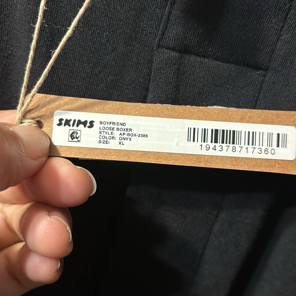 SKIMS Boyfriend Loose Boxer in Onyx - Picture 4 of 5